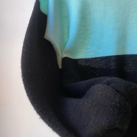 Forever 21 Color Block Sweater Blue Black Small - Picture 3 of 6